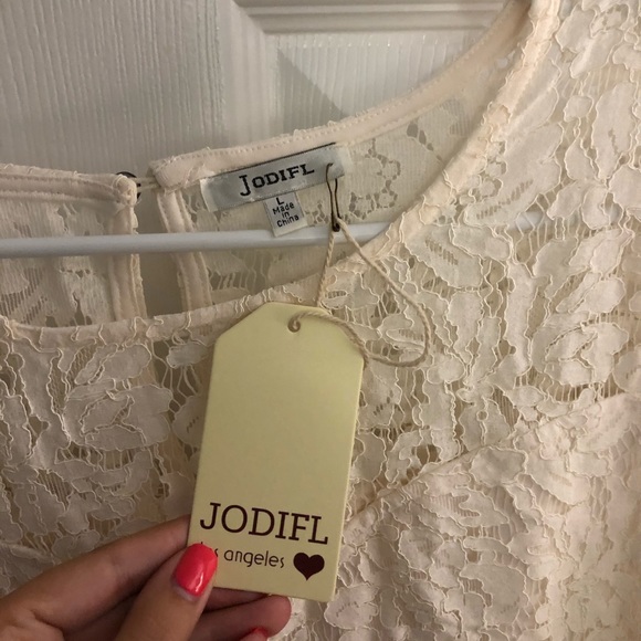 Cream lace dress - Picture 2 of 3